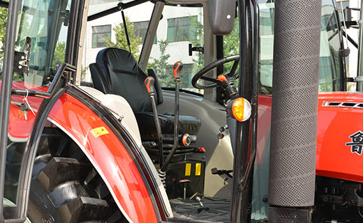 AG百家乐-1304型拖拉机